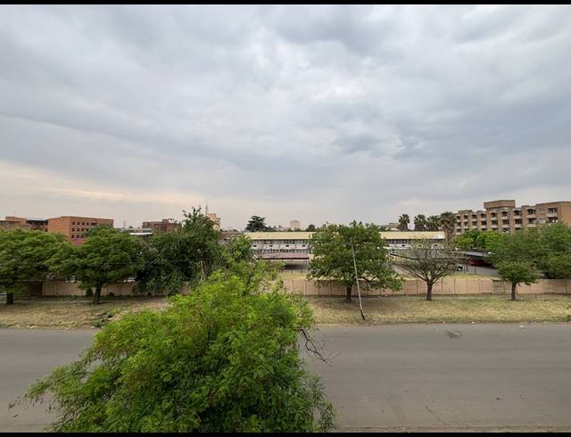 2 BEDROOM FLAT FOR SALE IN VEREENIGING CENTRAL